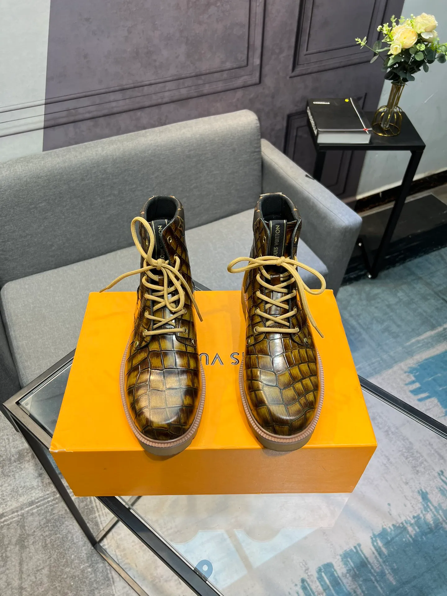Men's shoes 💰900 L Home - the latest LV men's business casual boots, luxury and nobility are a must, all made of imported original first-layer cowhide, just to create a more comfortable wearing experience, ➕top imported water-dyed full cow lining, original high wear-resistant outsole! 👏👏 Size: Male 39-44; (38 45 46 customized)